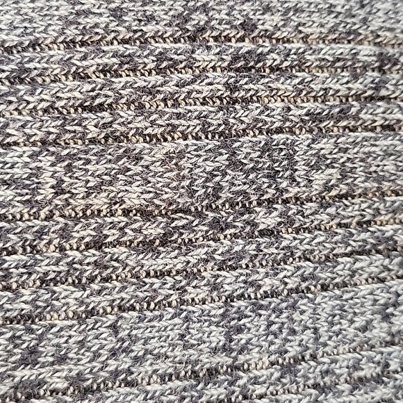 IZOD blue and gray vneck sweater 100% cotton. Size is XL. Very good condition. - Picture 4 of 6